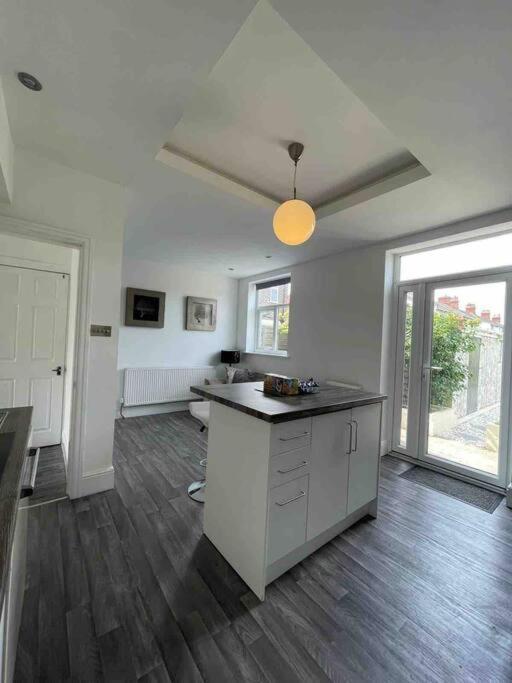 2 Bed Sleeps 6 Beach Retreat St Annes On Sea Villa Lytham St Annes Eksteriør billede